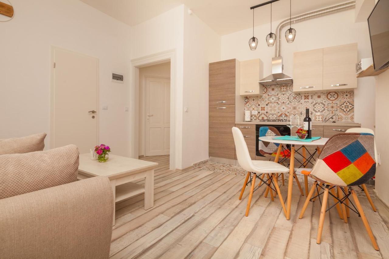 Main Square Apartment Pula Extérieur photo